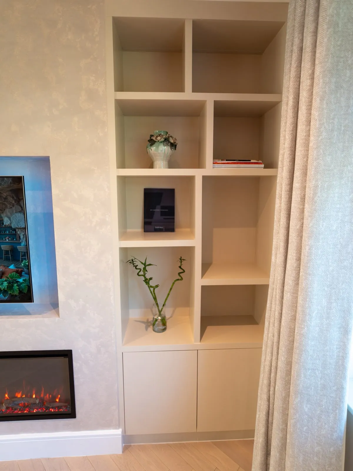 Bespoke cream alcove shelving, Rickmansworth Hertfordshire
